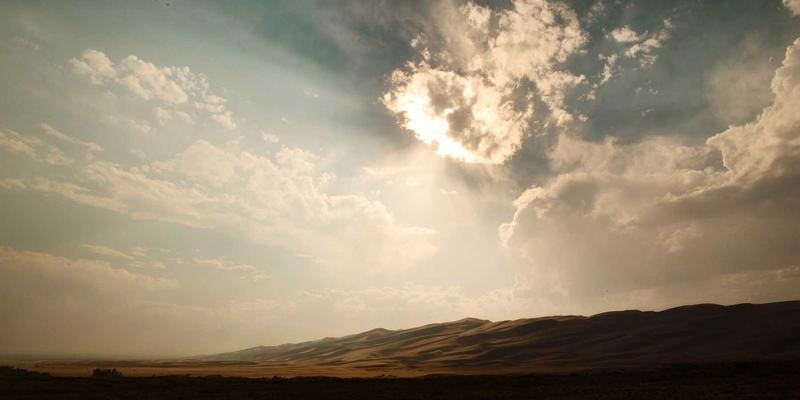 告别信号死角!家庭无线网络优化全攻略:从路由器摆放到Mesh组网,打造满格健康的智慧家居生活